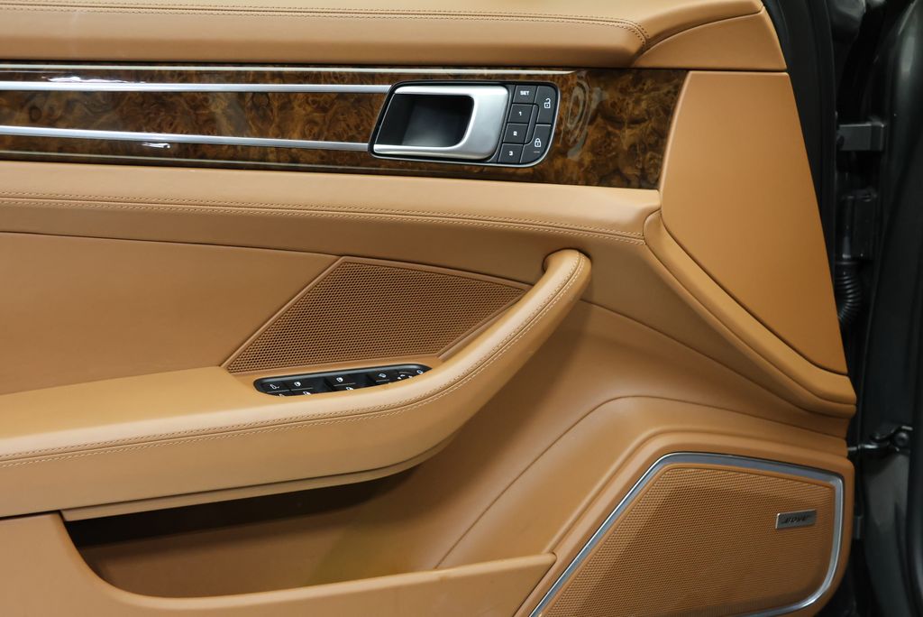 Thumbnail: 2022 Porsche Panamera - 26