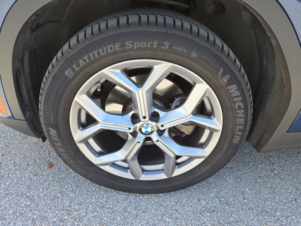 Used 2024 Blue BMW xDrive30i image 4