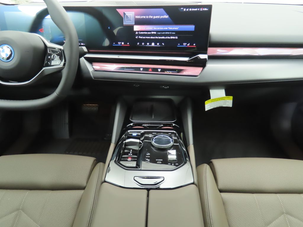 2025 BMW i5 eDrive40 13