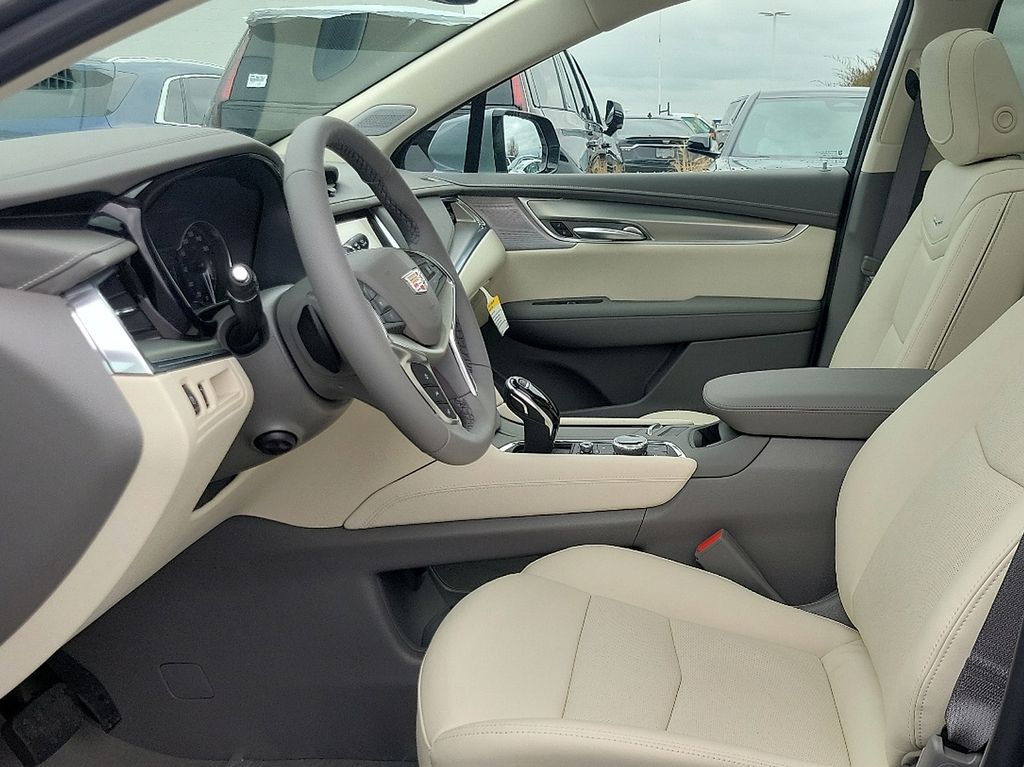 2025 Cadillac XT5 Premium Luxury 8