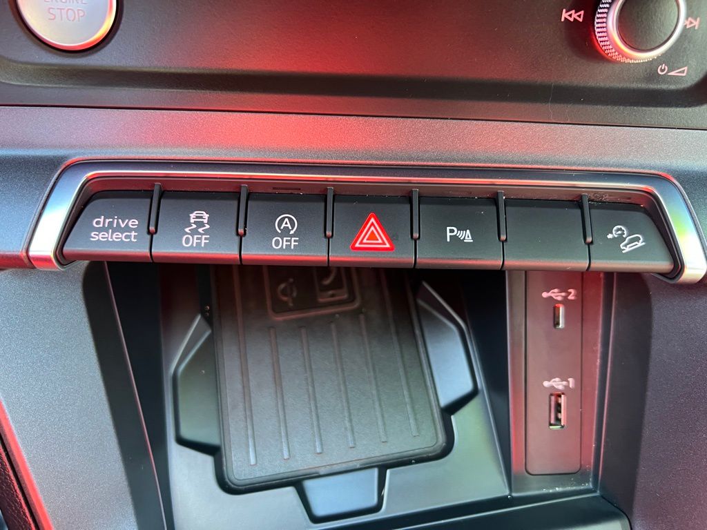 Thumbnail: 2020 Audi Q3 - 27