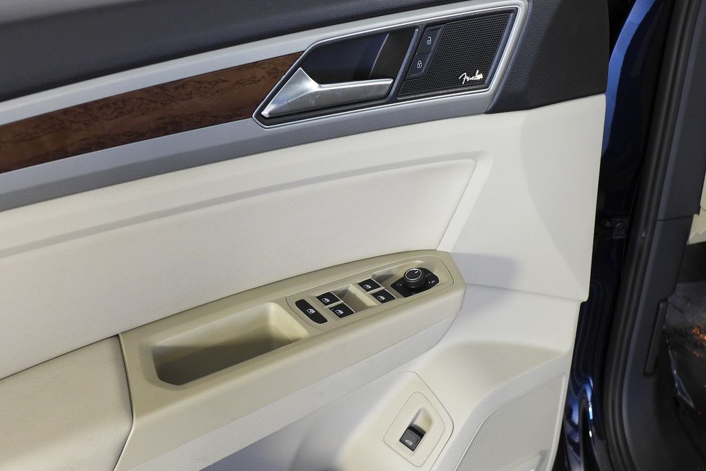 Thumbnail: 2018 Volkswagen Atlas - 12