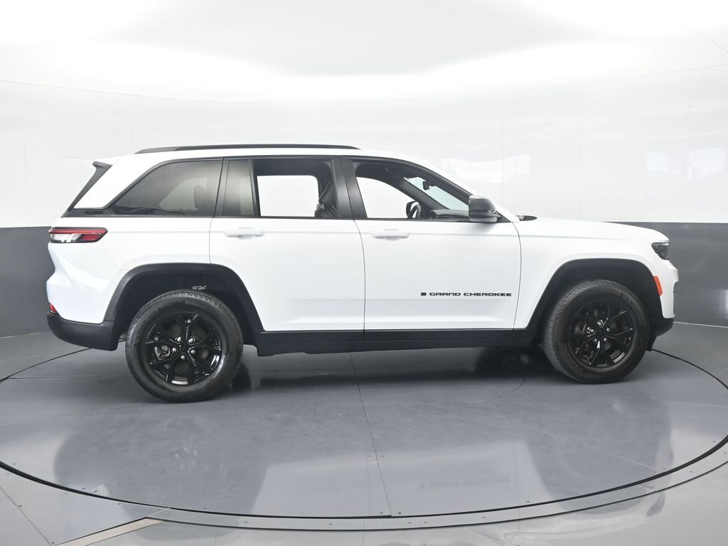 Used 2024 Bright White Clearcoat Jeep Altitude X image 7
