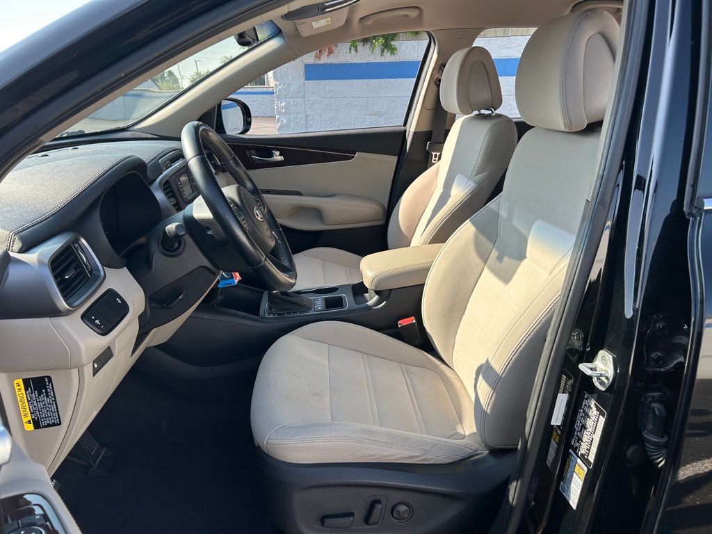 Thumbnail: 2016 Kia Sorento - 16