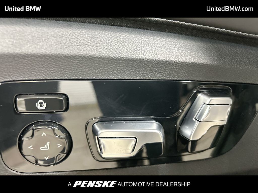 Thumbnail: 2025 BMW X7 - 12