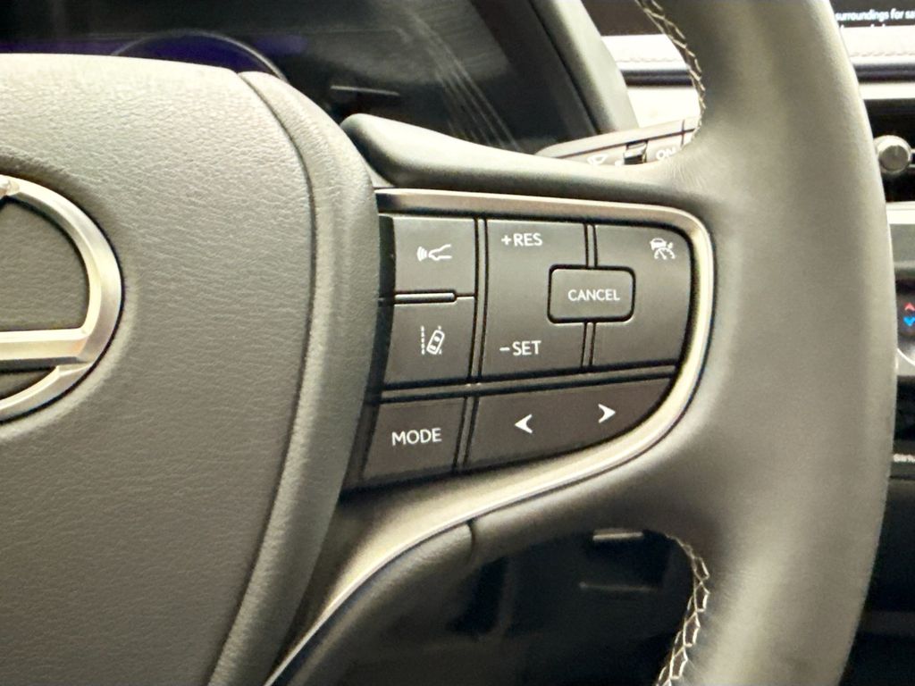 Thumbnail: 2019 Lexus UX - 12