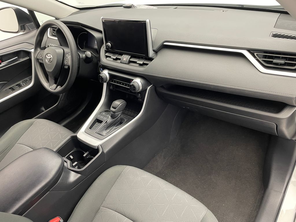 2023 Toyota RAV4 XLE 16