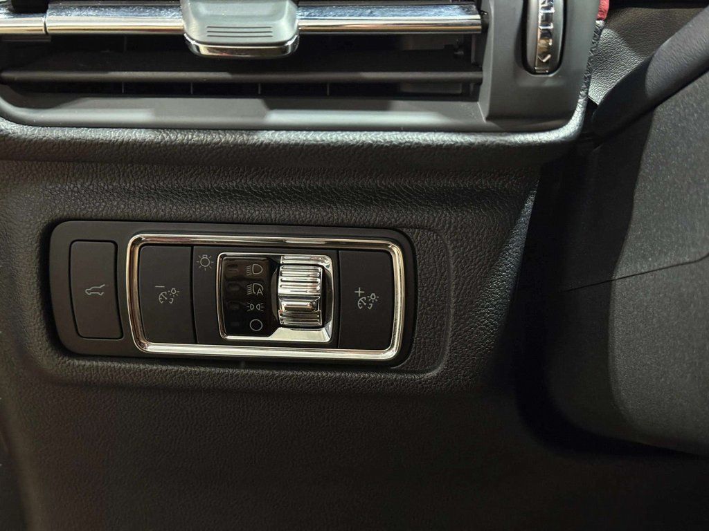 Certified Used 2023 Red Carpet Metallic Tinted Clearcoat Lincoln Reserve image 11