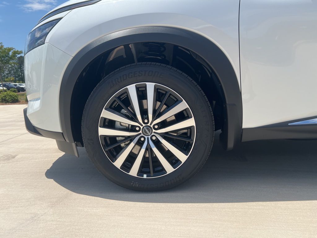 2025 Everest White Pearl Tricoat Nissan Pathfinder Platinum 4X4 SUV