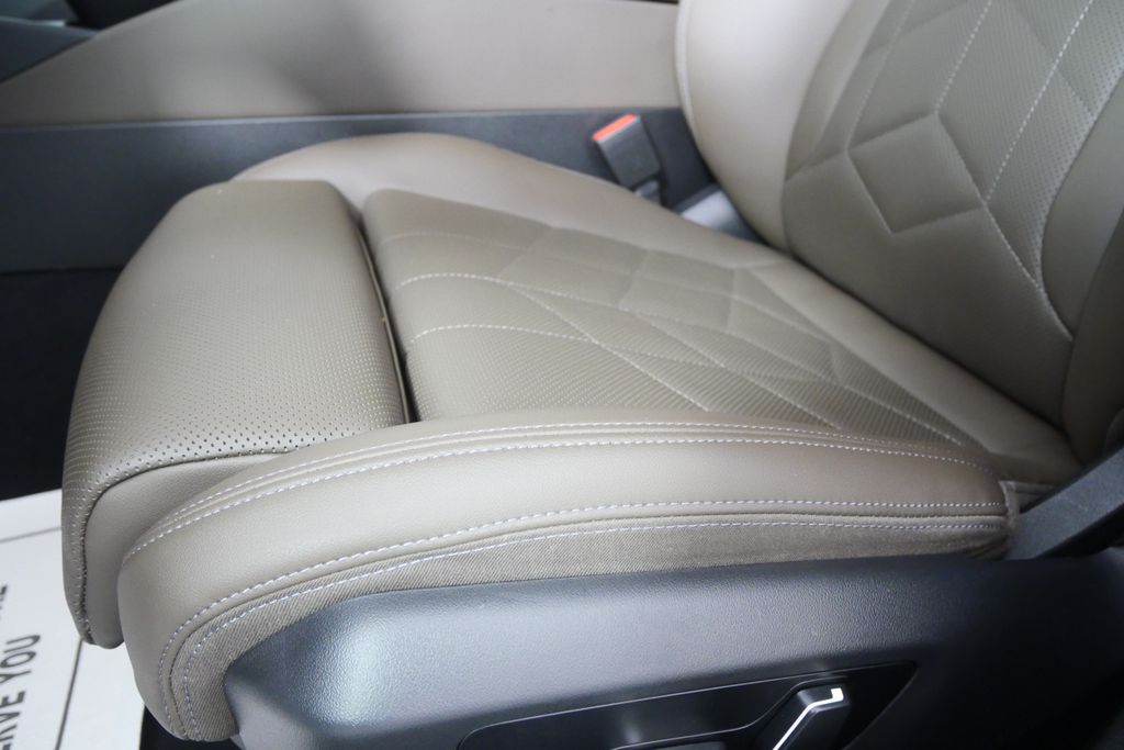 Thumbnail: 2025 BMW 5 Series - 9