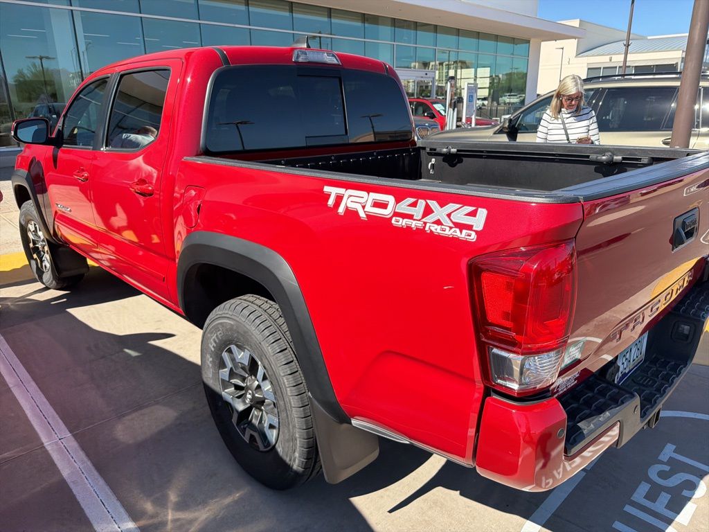 Thumbnail: 2017 Toyota Tacoma - 9