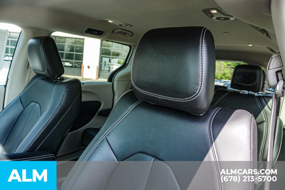 2024 Chrysler Pacifica Touring L photo 14