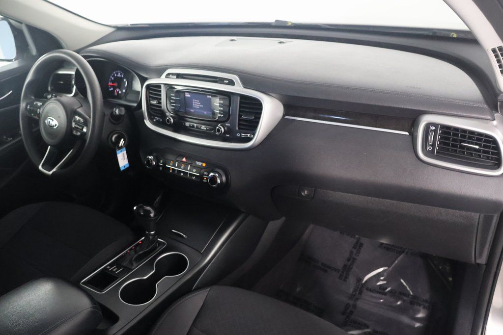 2017 Kia Sorento LX 9