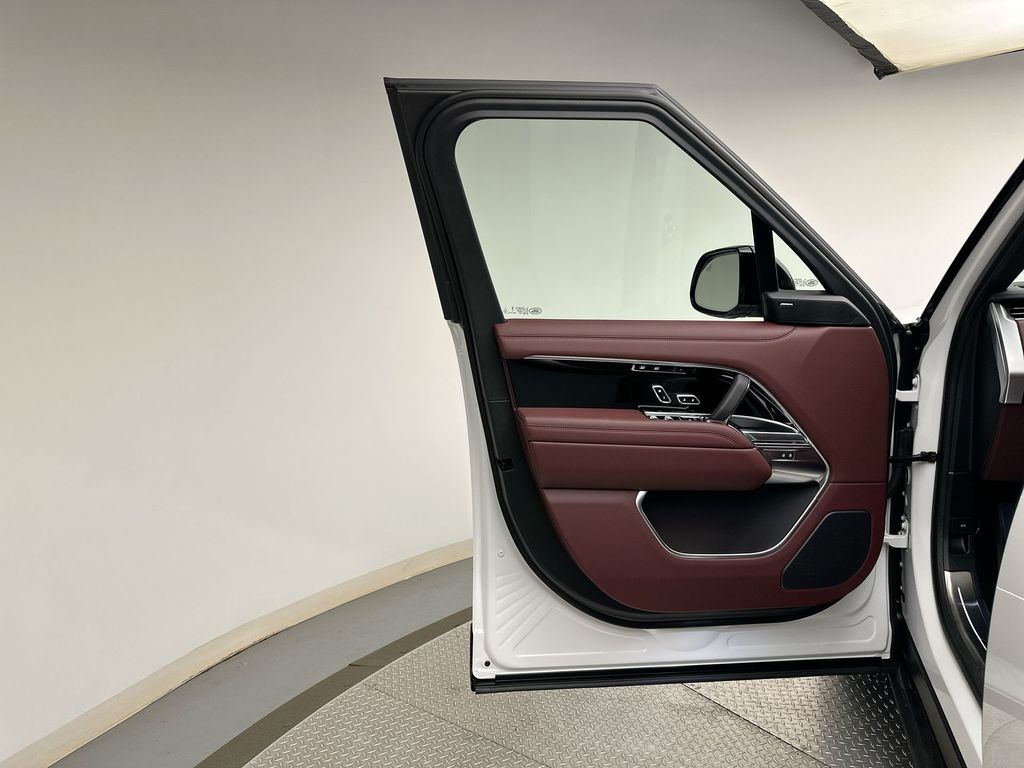 Thumbnail: 2026 Land Rover Range Rover - 9