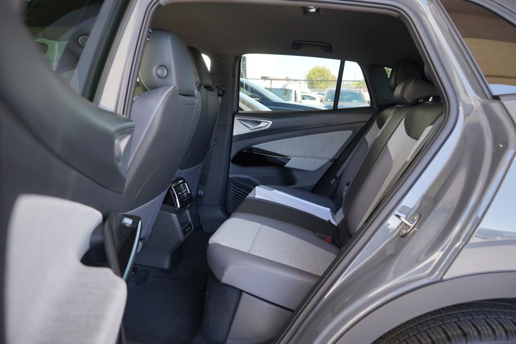 2025 Volkswagen ID.4 Pro 10