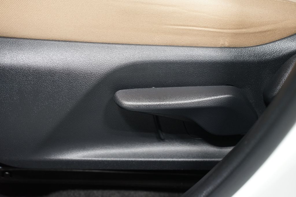 Thumbnail: 2025 Toyota RAV4 - 31