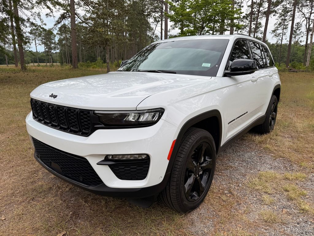 Bright White Clearcoat 2025 Jeep Grand Cherokee Limited 4WD SUV / Crossover Four-Wheel Drive 8-Speed Automatic