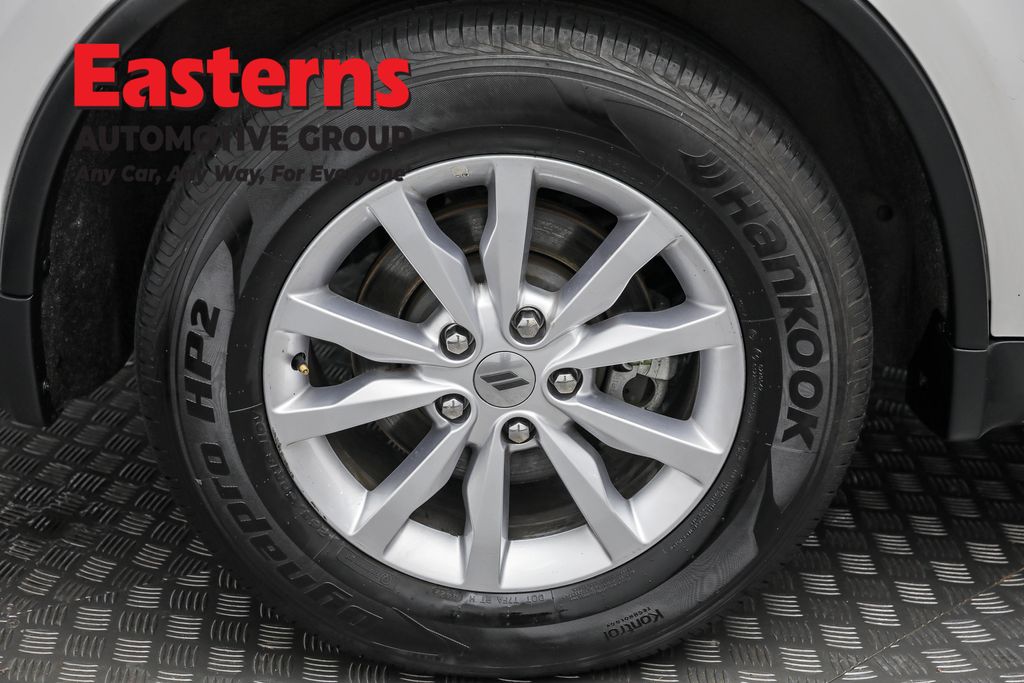 Used 2023 White Dodge SXT image 27