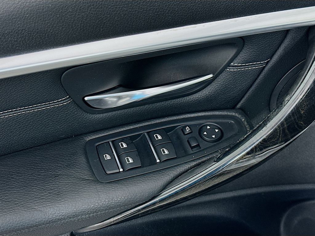 Thumbnail: 2016 BMW 3 Series - 17