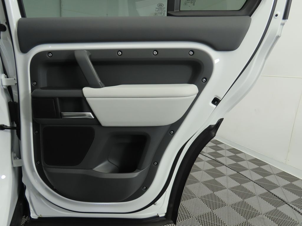 Thumbnail: 2025 Land Rover Defender - 29