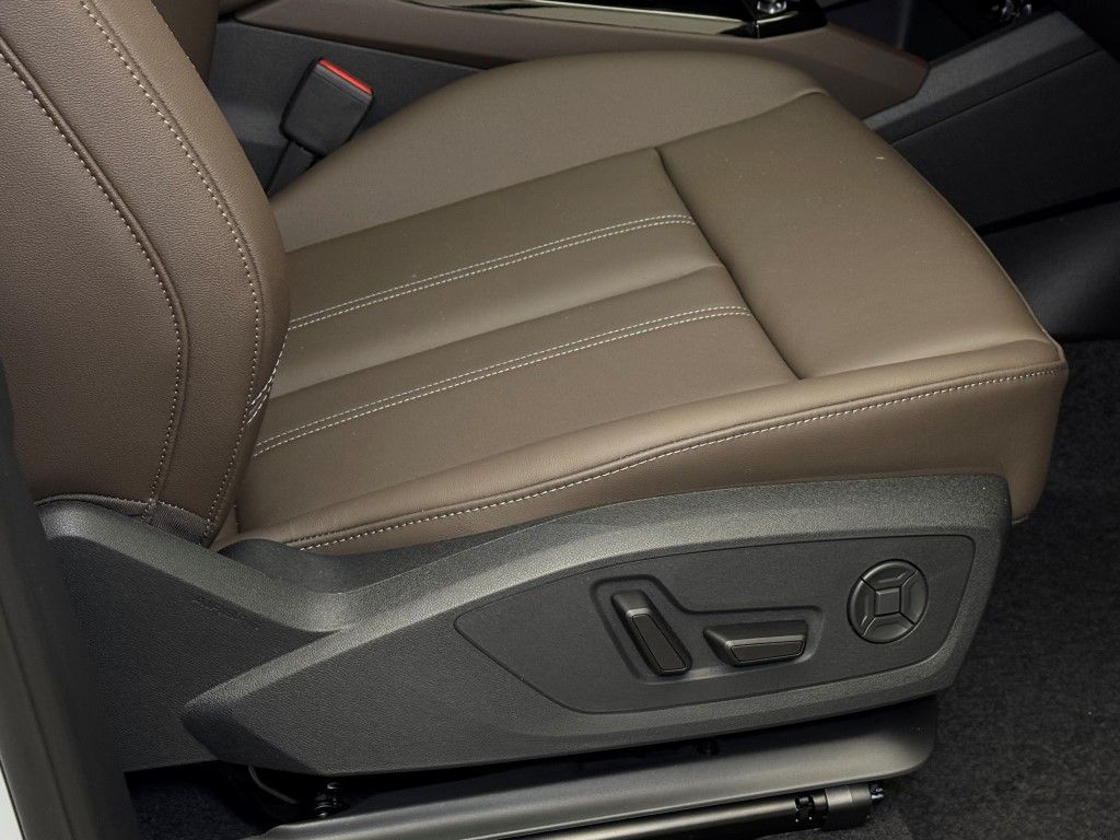 2025 Audi e-tron Premium 18