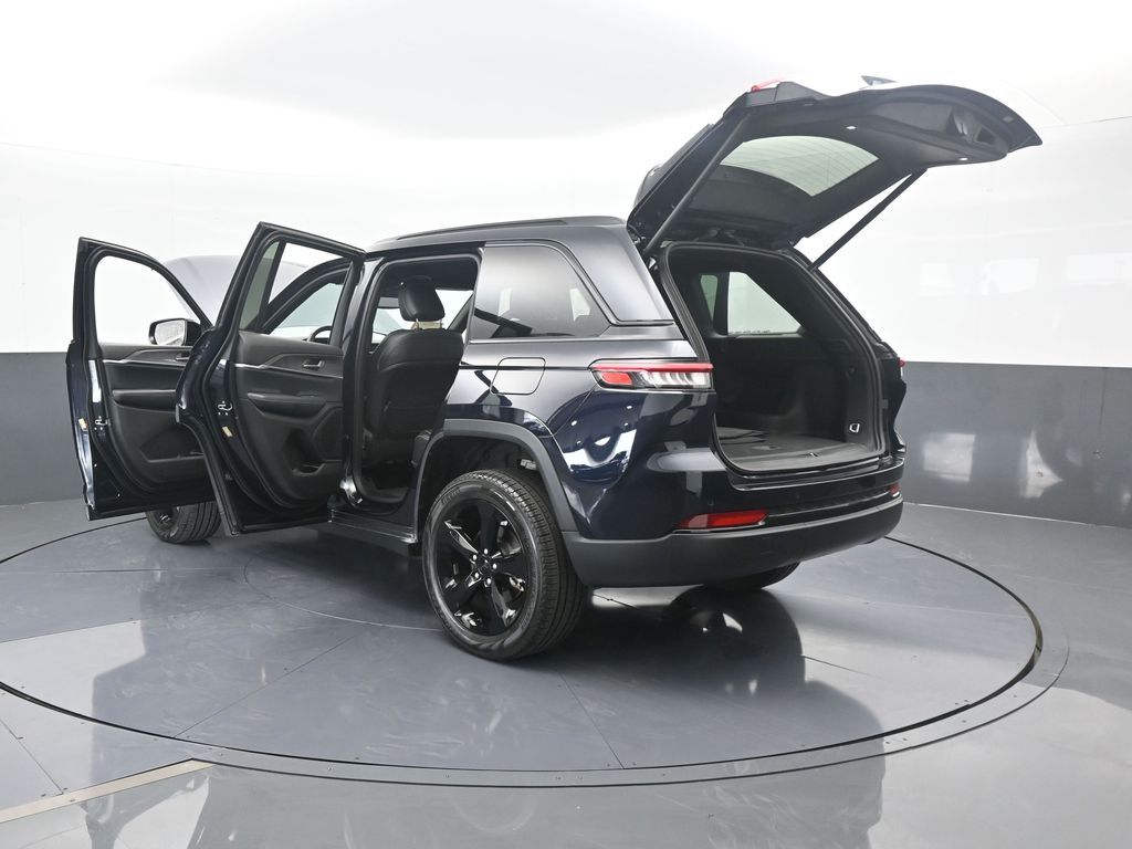 Used 2024 Midnight Sky Jeep Limited image 78