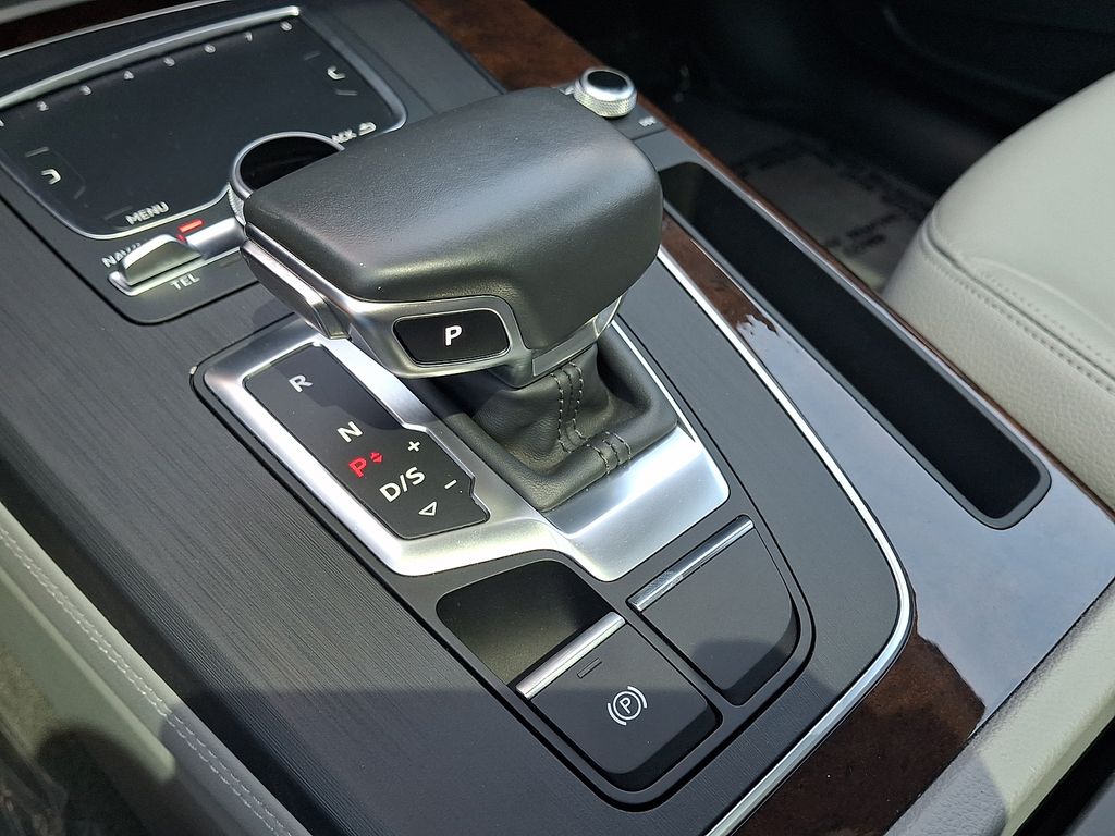 Thumbnail: 2020 Audi Q5 - 15