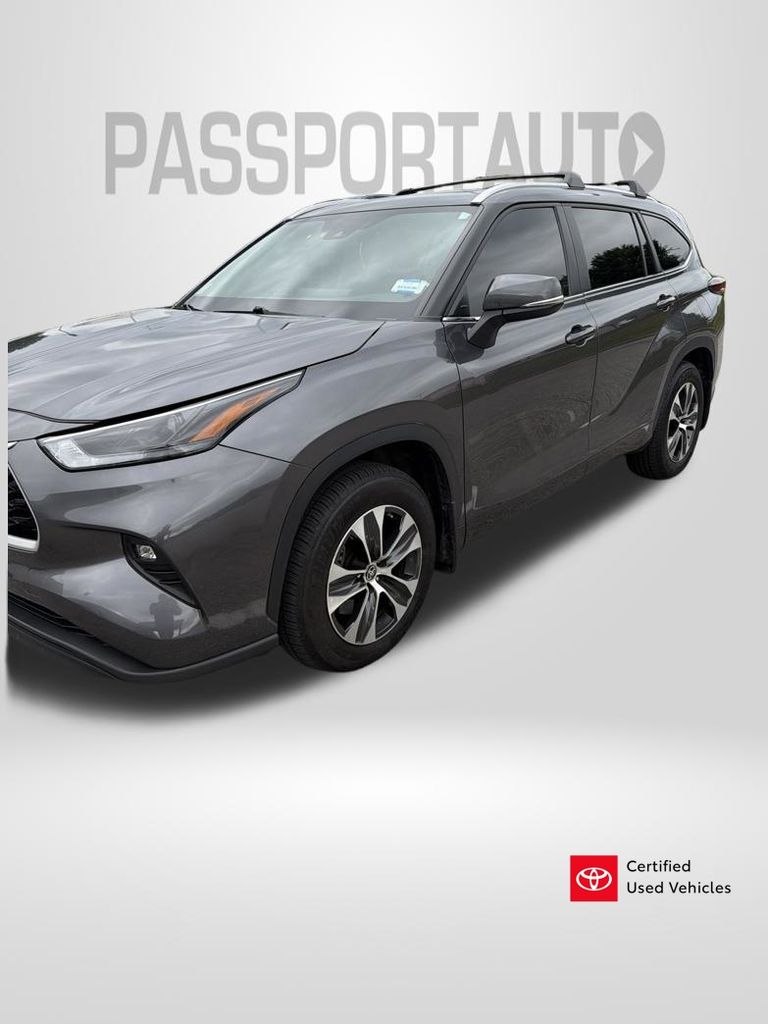Magnetic Gray Metallic 2024 Toyota Highlander SUV / Crossover Front-Wheel Drive Automatic