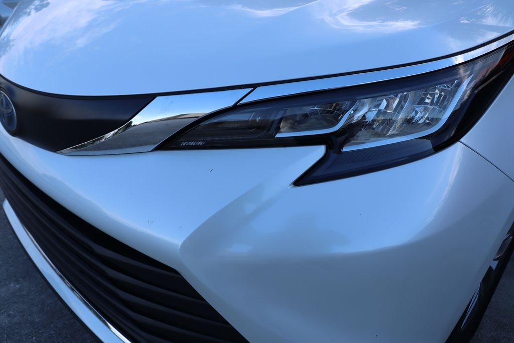 Thumbnail: 2023 Toyota Sienna - 3