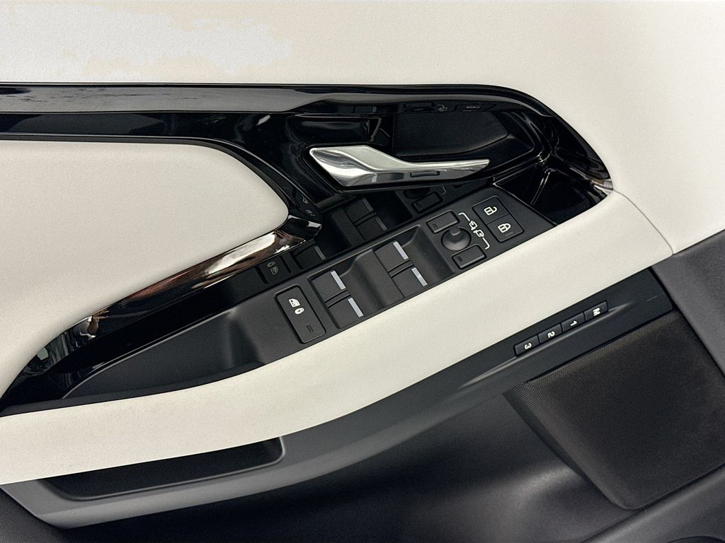 Thumbnail: 2025 Land Rover Range Rover Evoque - 23