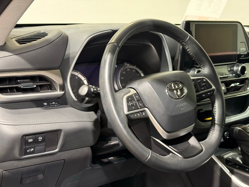 Thumbnail: 2024 Toyota Highlander - 17