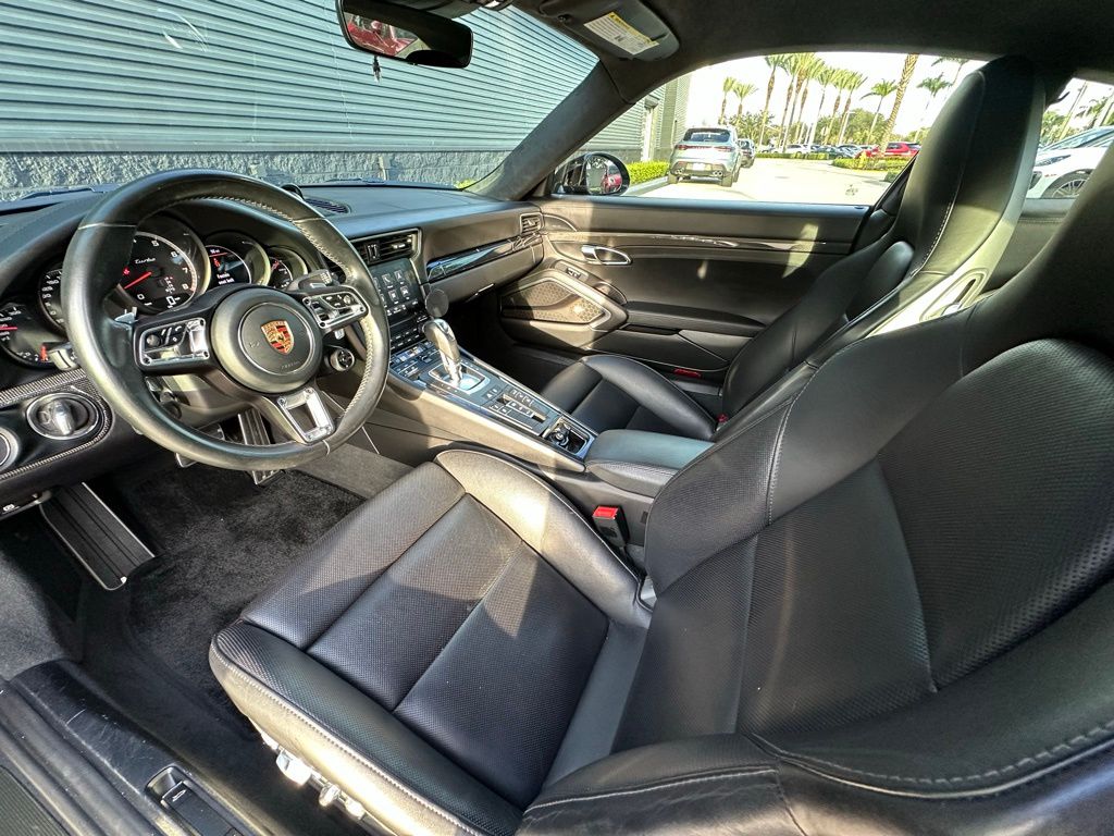 Thumbnail: 2017 Porsche 911 - 4