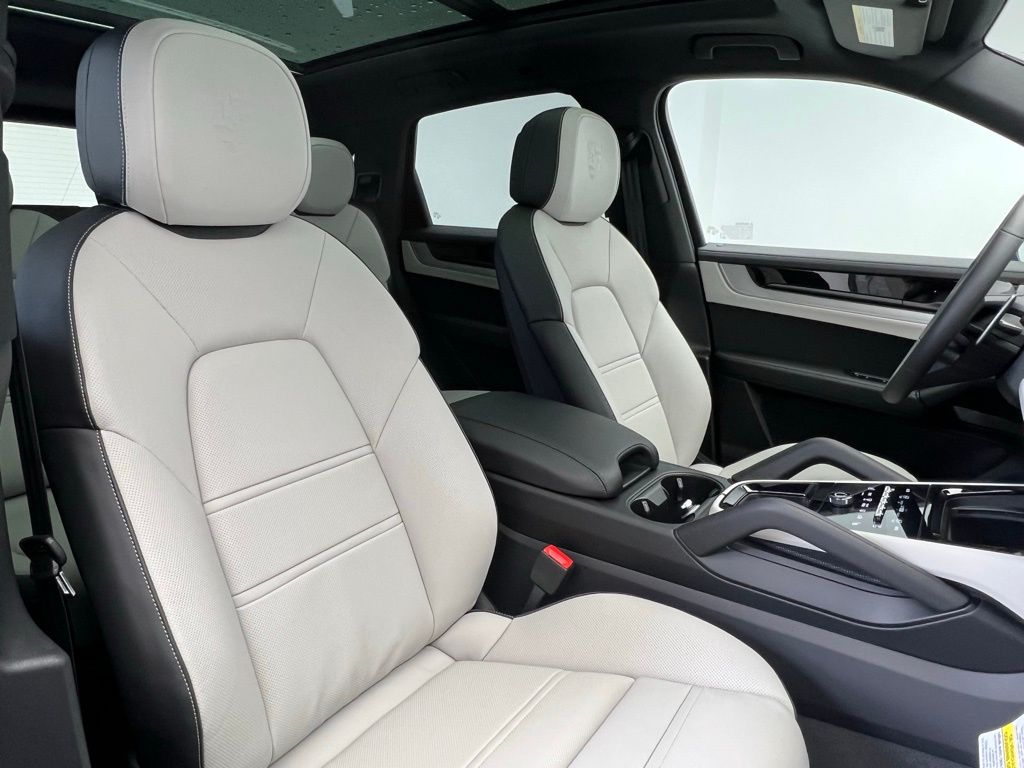Thumbnail: 2025 Porsche Cayenne - 18