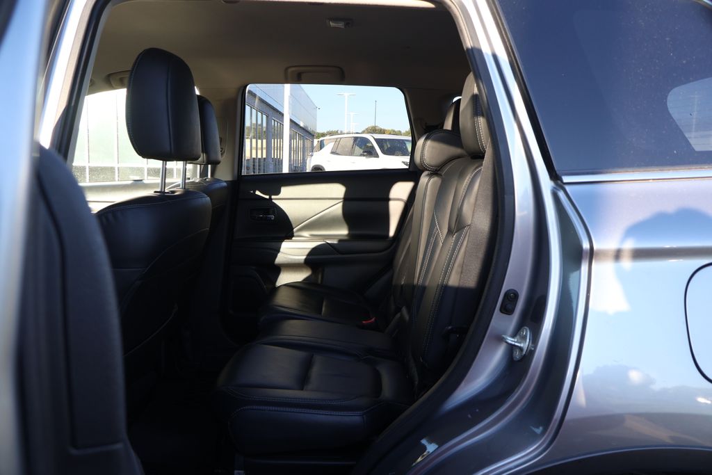 Thumbnail: 2020 Mitsubishi Outlander - 31