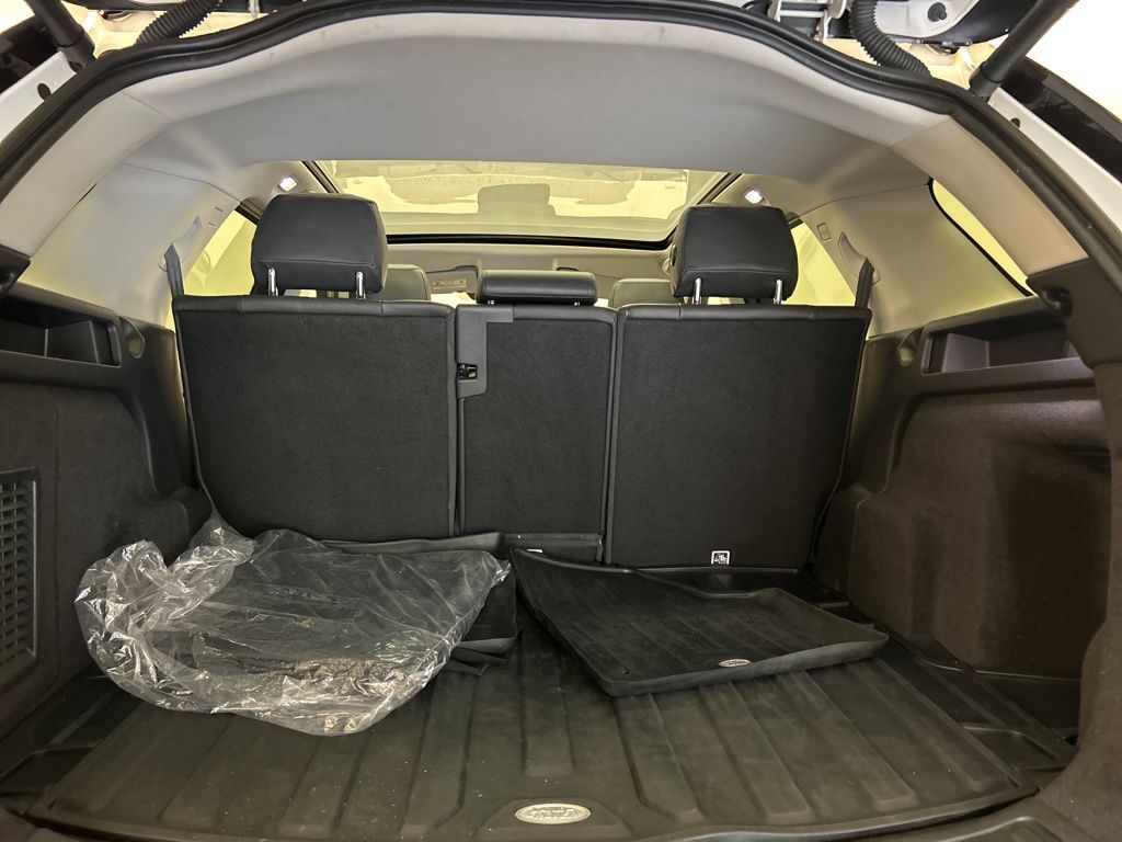Thumbnail: 2019 Land Rover Discovery Sport - 28