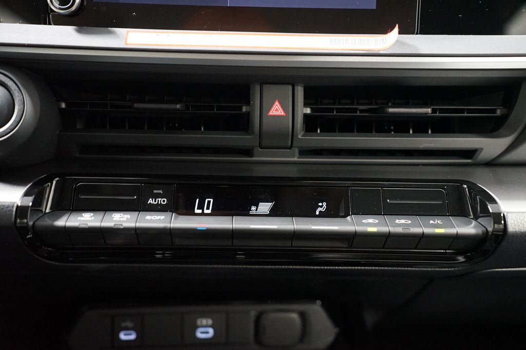 2025 Toyota Prius LE 19