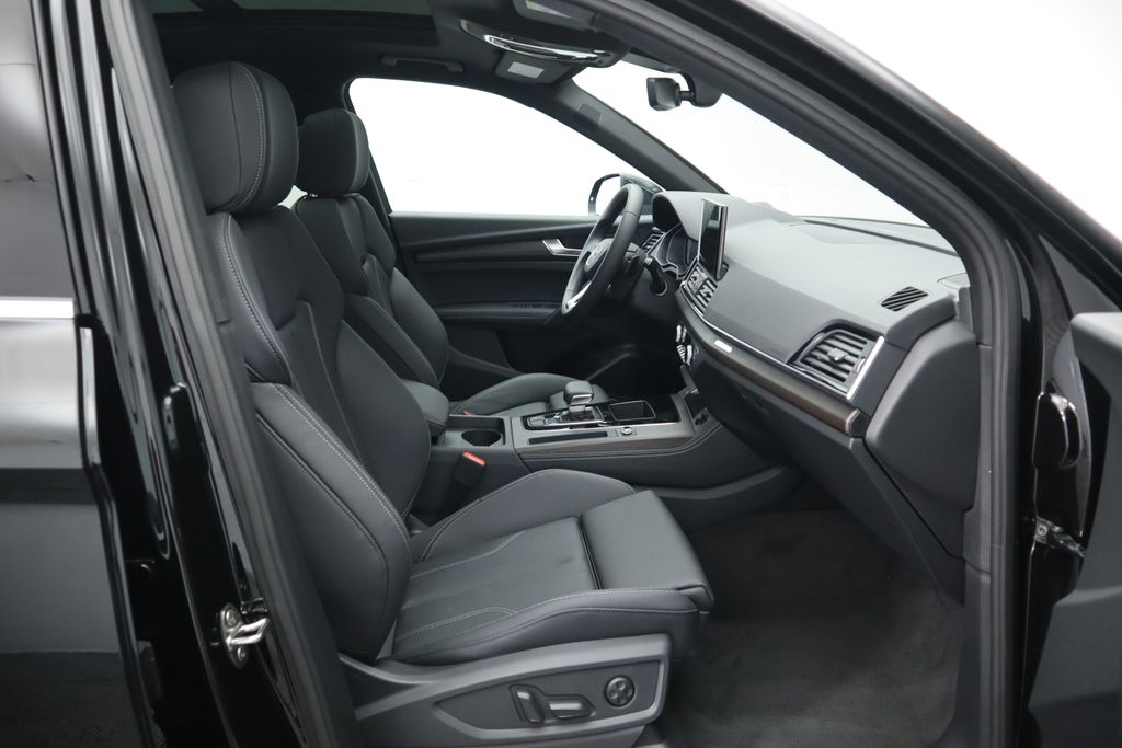 Thumbnail: 2025 Audi Q5 - 22