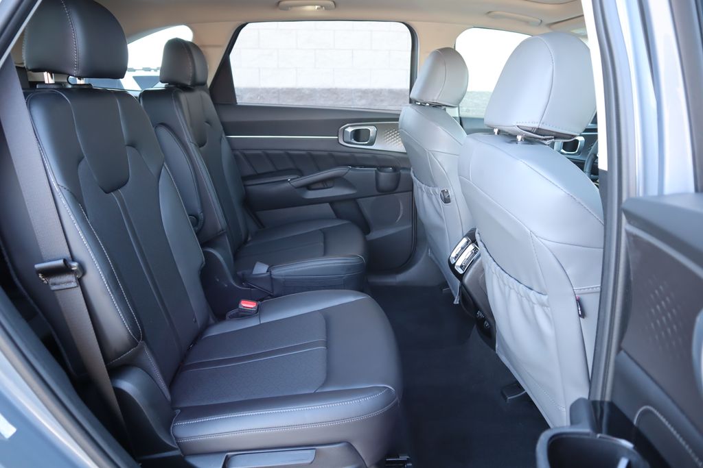 Thumbnail: 2023 Kia Sorento - 21