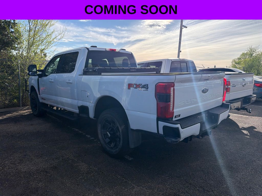 Oxford White 2023 Ford F-250 Super Duty XLT Crew Cab 4WD Pickup Truck Four-Wheel Drive Automatic