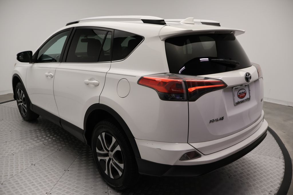 Thumbnail: 2016 Toyota RAV4 - 11
