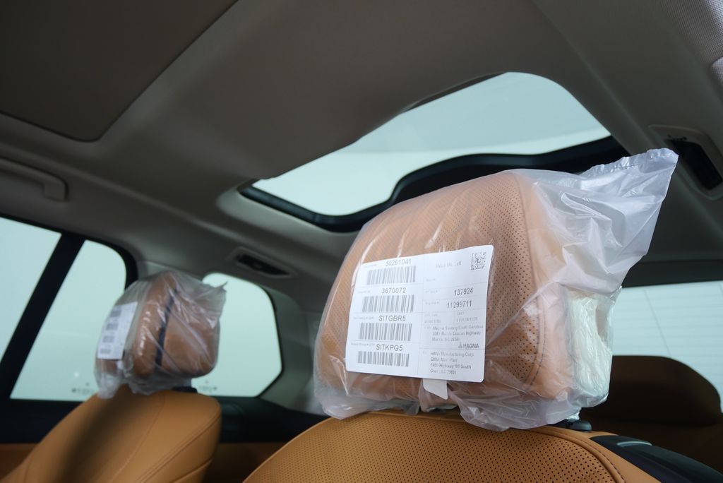 Thumbnail: 2026 BMW X7 - 16