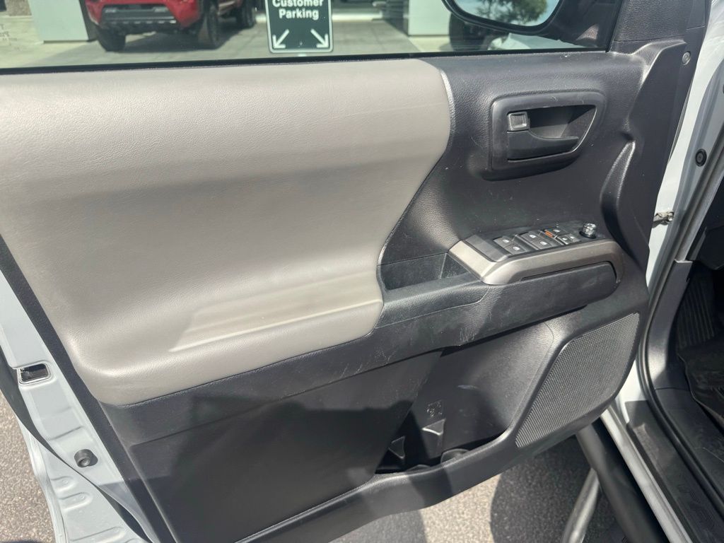 2021 Toyota Tacoma SR5 17