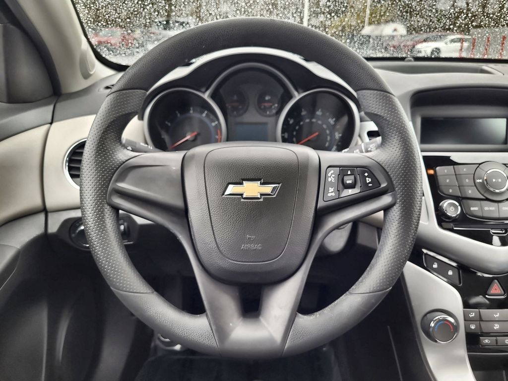 2014 Chevrolet Cruze LS 13