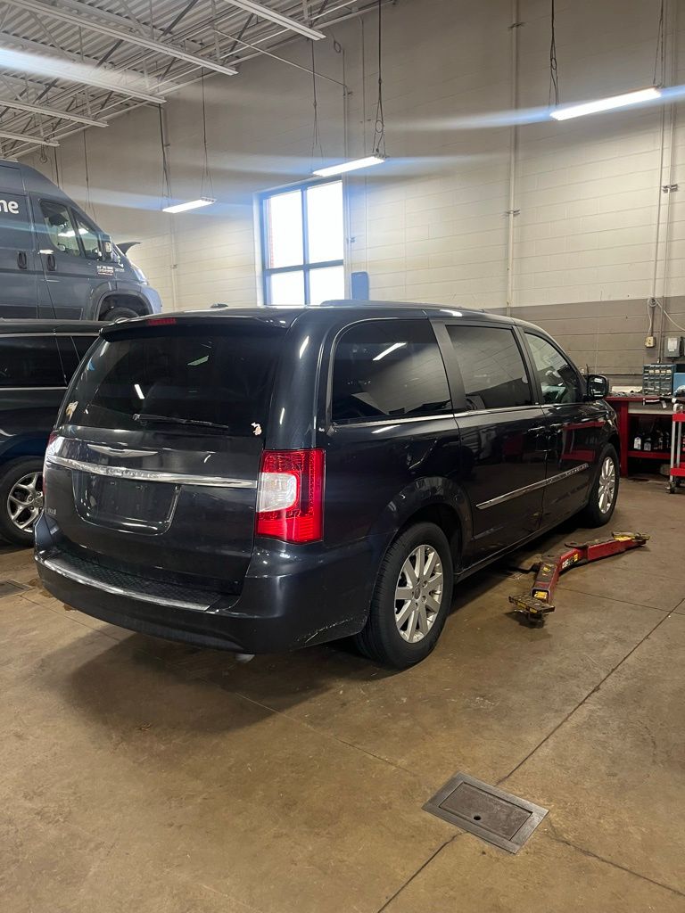 2013 Chrysler Town & Country Touring FWD