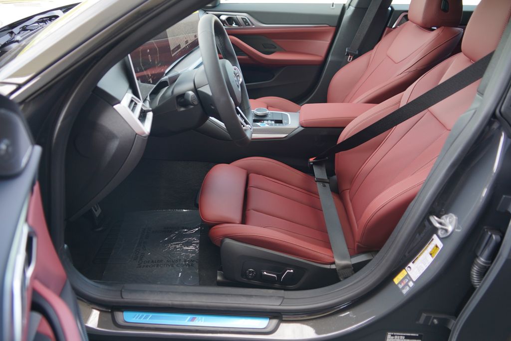Thumbnail: 2026 BMW i4 - 10