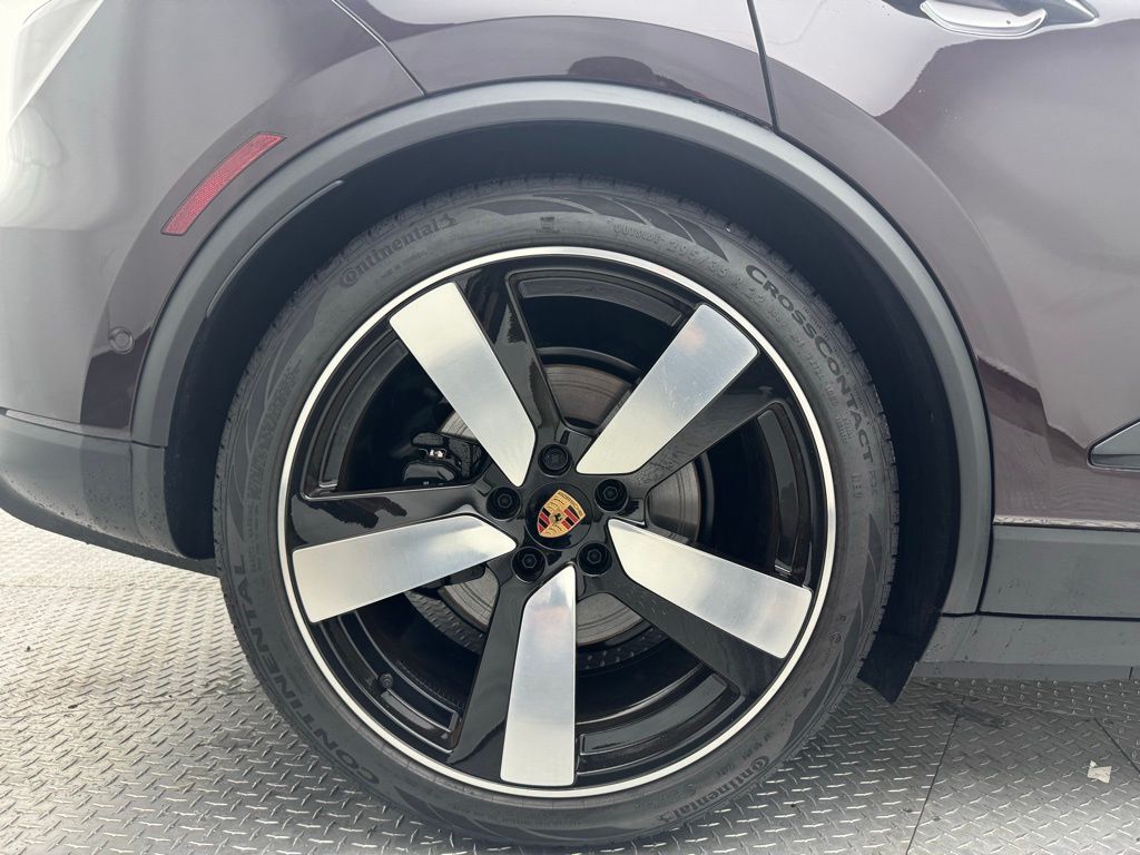Thumbnail: 2025 Porsche Macan - 16