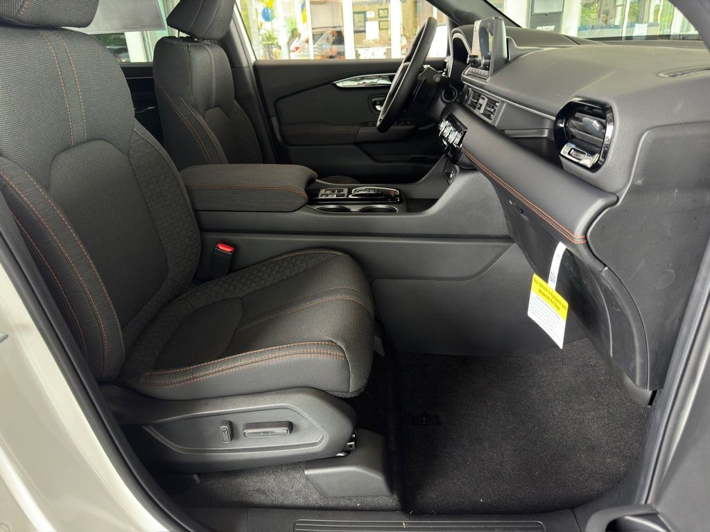 2025 Honda Pilot Sport White at Community Honda