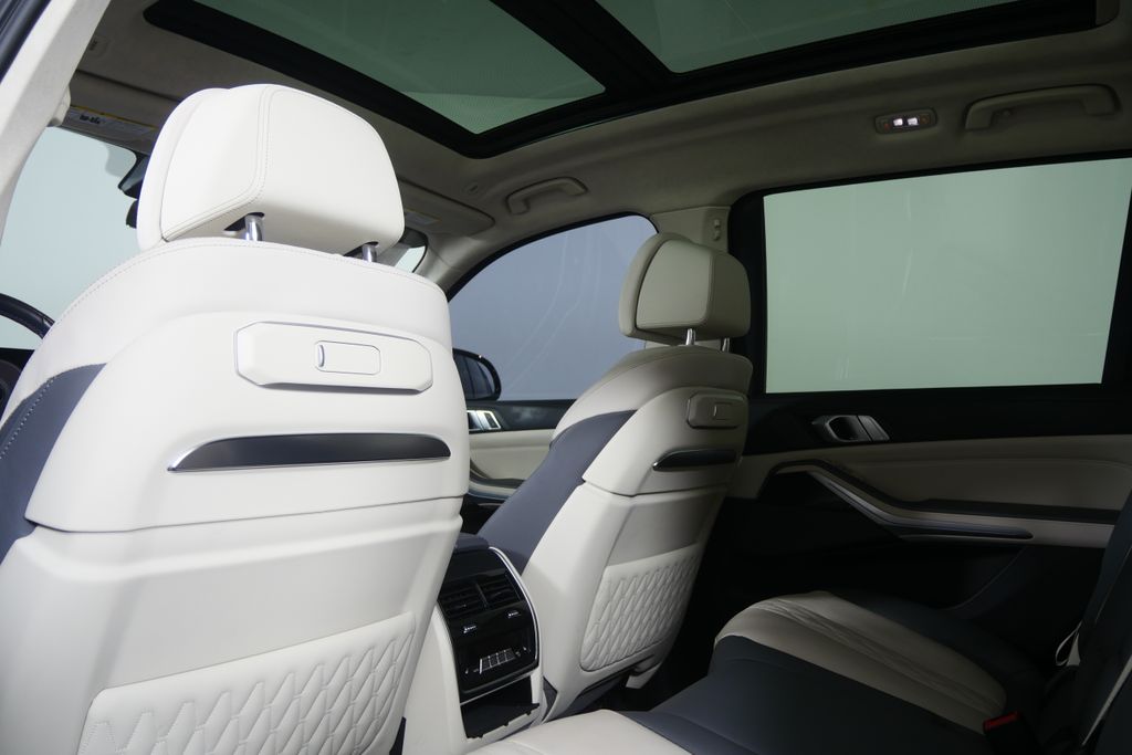 Thumbnail: 2023 BMW X7 - 18