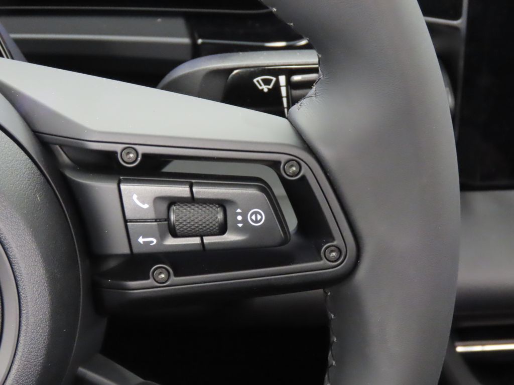 Thumbnail: 2026 Porsche Macan - 23