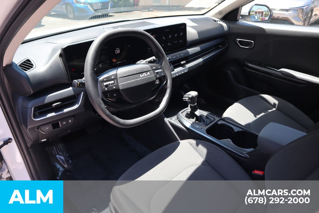 Used 2025 White Kia LXS image 10